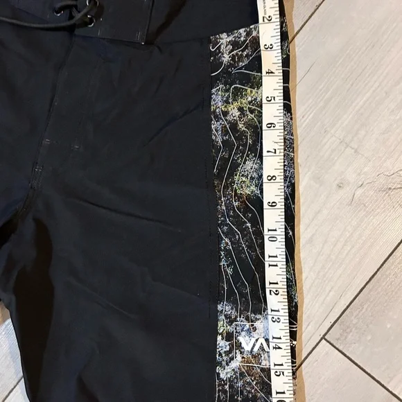 RVCA Men's Black and Patterned Board Shorts - Picture 4 of 6